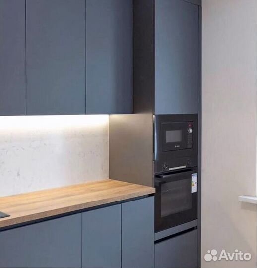 Прямой кухонный гарнитур с островом