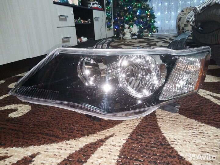 Продаю фару, левая, оригинал, стекло замена