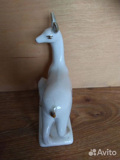 Статуэтка фарфор Олениха с олененком зхк Полонное