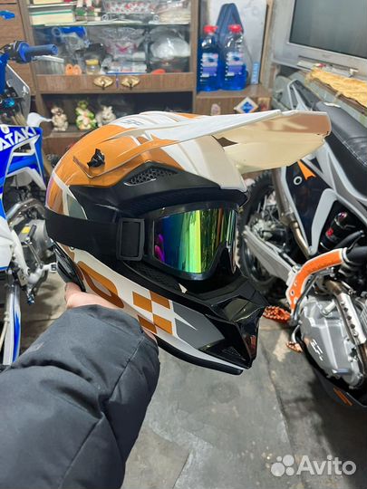 Кроссовый шлем