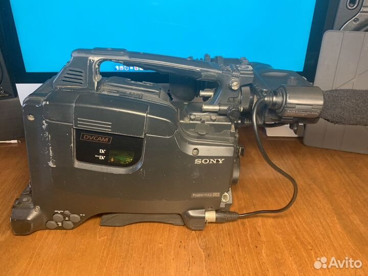 Видеокамера Sony DSR-400P