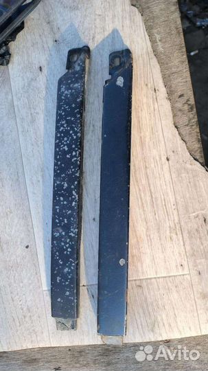 Ресничка правой фары Audi A6C4 4A0853208D