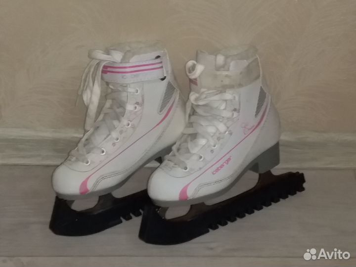 Коньки фигурные утепленные. Есть размер 30 и 31