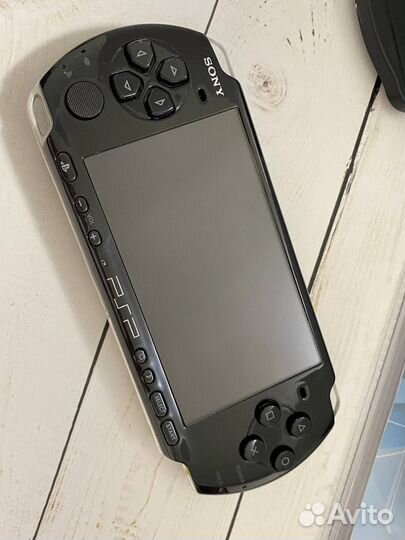 PSP 3008 piano black