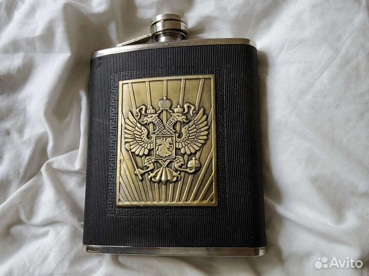 Фляжка со стопками