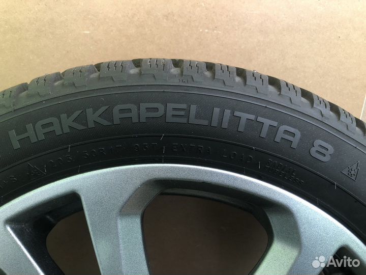 Nokian Tyres Hakkapeliitta 8 205/50 R17 93T