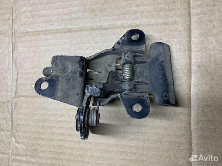 Крюк замка капота audi a3 (8l)