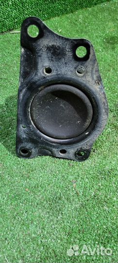 Опора двигателя правая Volkswagen Polo Sedan Mk5