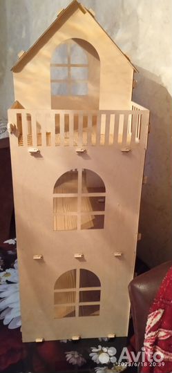 Большой кукольный домик