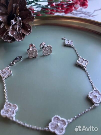 Серьги пусеты van cleef