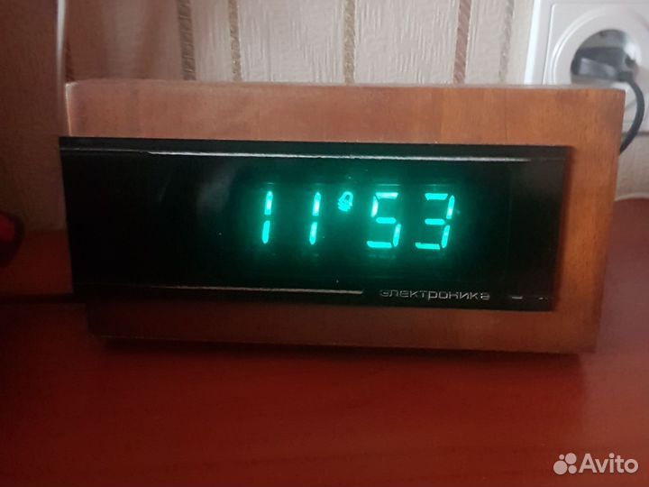 Часы-будильник Электроника