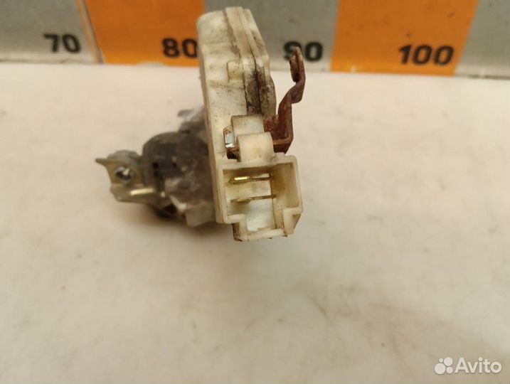 Замок двери задней правой Nissan Almera N16 1.8