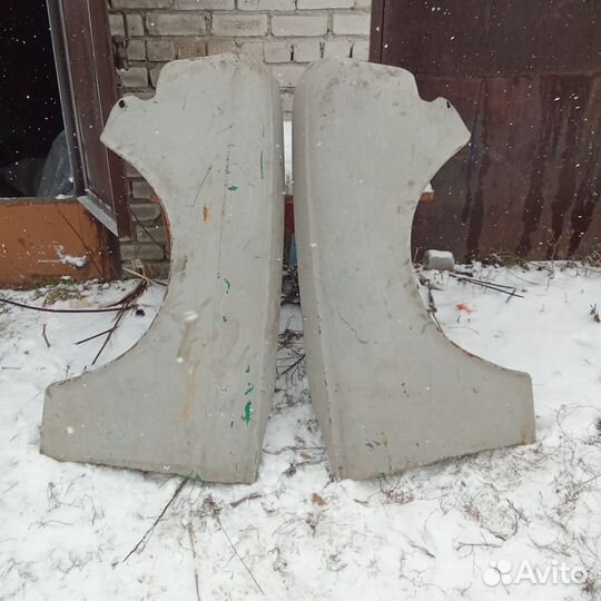 Крыло переднее левое москвич 2140