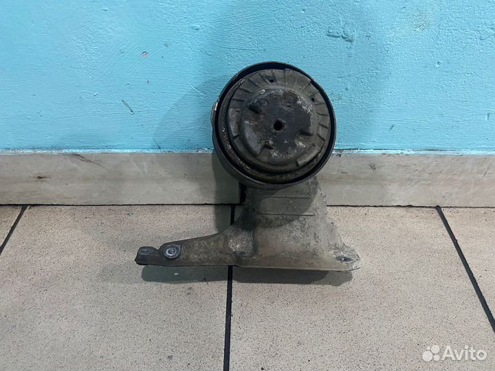 Подушка двигателя правая Mercedes-Benz W220