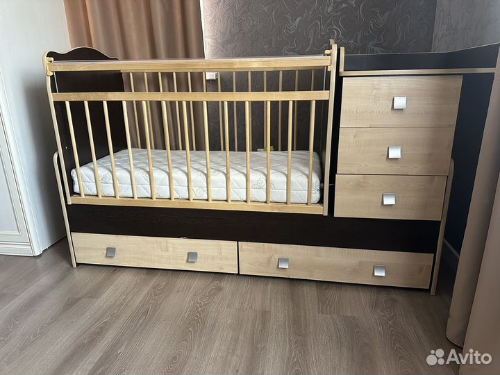 Детская кроватка трансформер с маятником
