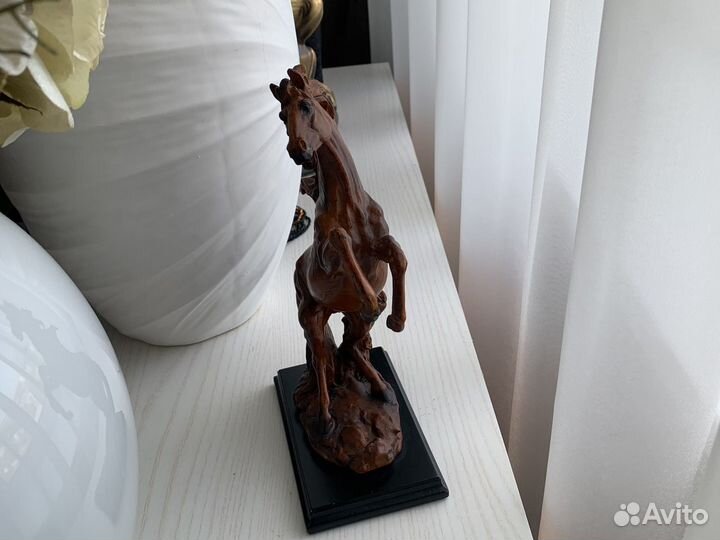 Статуэтки интерьерные