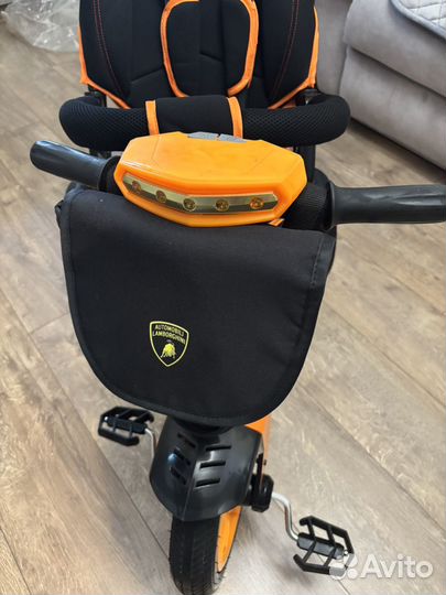 Детский трехколесный велосипед с ручкой