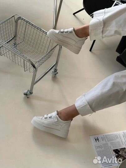 Кроссовки женские