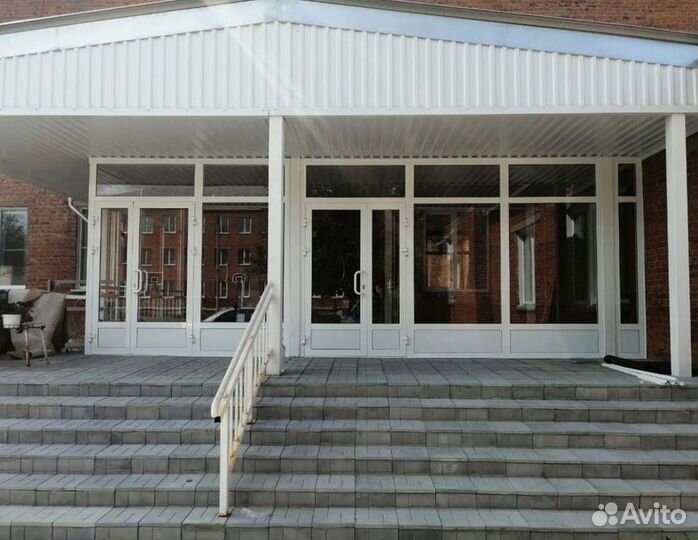 Дверь пластиковая / входная группа