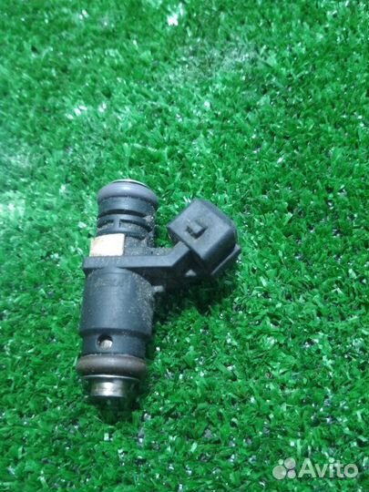 Форсунка топливная Renault Duster HSM F4RB403