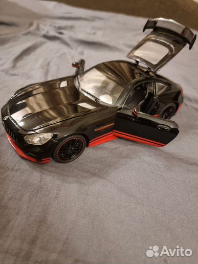 Игрушечная машинка