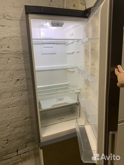 Холодильник hotpoint Ariston No frost 200см