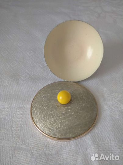 Пудреница СССР перламутр