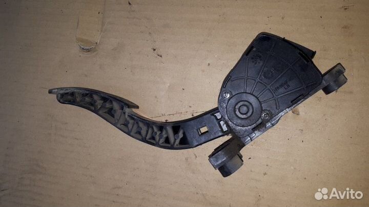 Педаль газа Hyundai Solaris RB G4FC 2014