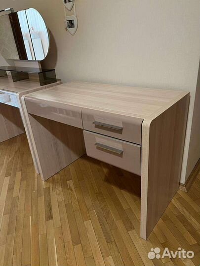 Стол письменный