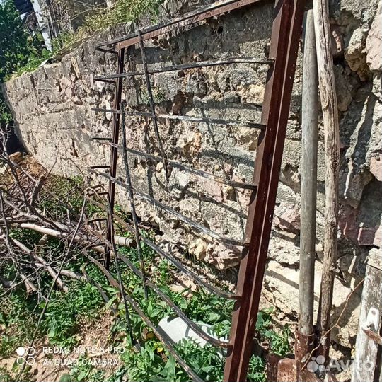 Металлическая решётка на окно