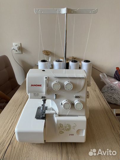 Оверлок Janome 210d
