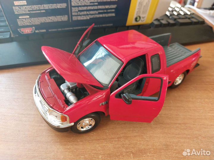 Коллекционная модель Ford F-150 1:24