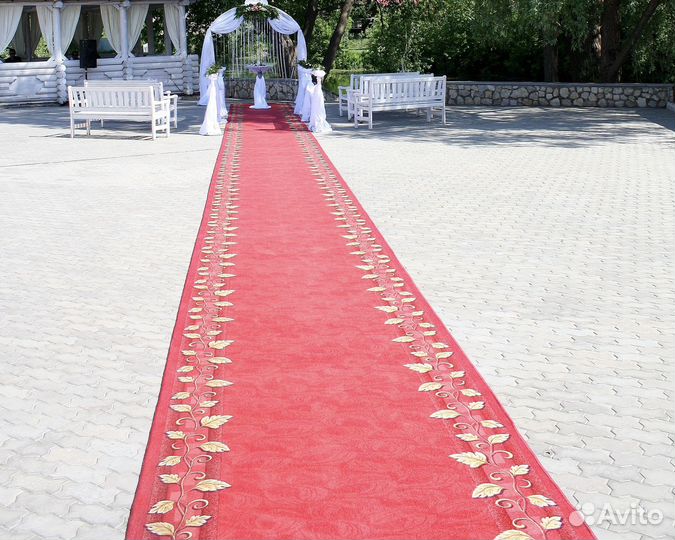 Красная ковровая дорожка