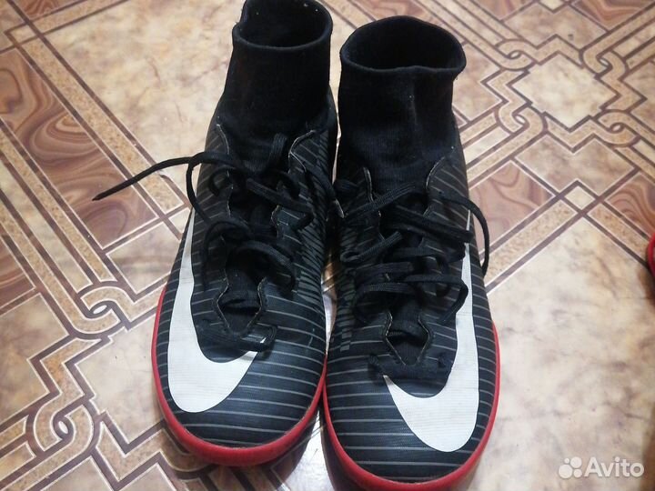 Кроссовки для футбола. Детские