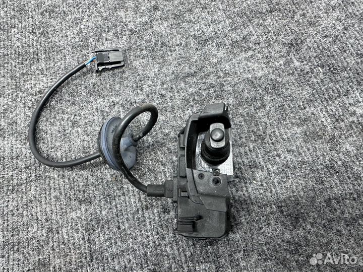 Замок лючка бензобака Volkswagen Jetta 6