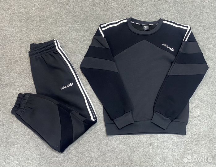 Спортивный костюм adidas