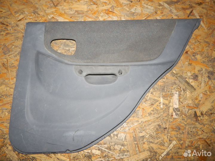 Обшивка двери задняя правая Хёндай Акцент под эл