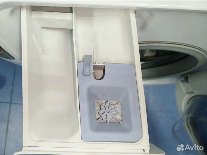 Стиральная машина Hotpoint Ariston Aqualtis 6 kg