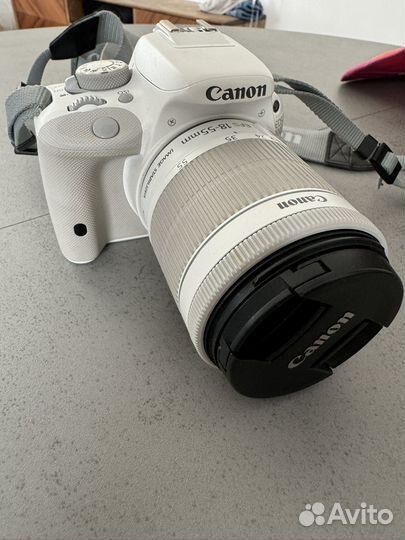 Зеркальный фотоаппарат canon eos 100d с чехлом