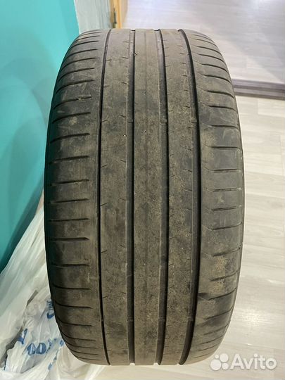 Pirelli P Zero PZ4 275/35 R19 100Y