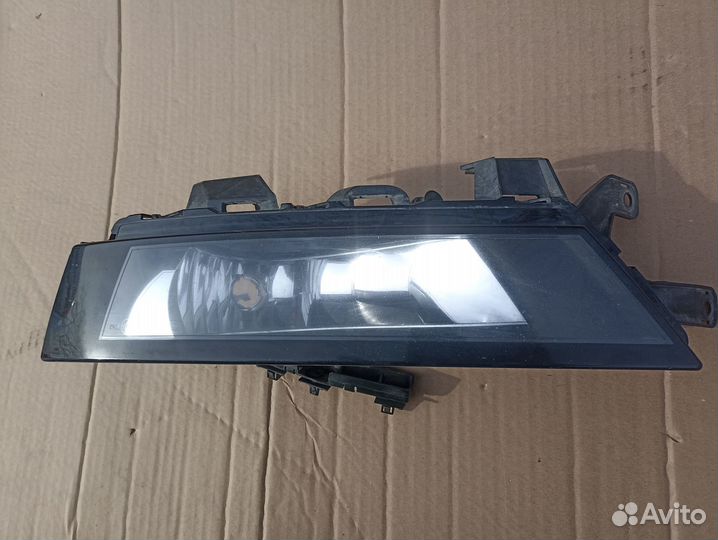 Фара противотуманная левая Skoda Rapid 1 2017-2020