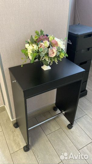 Столик для маникюра