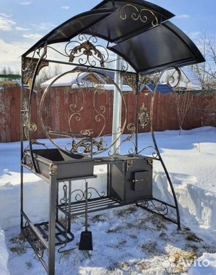 Мангал с крышей