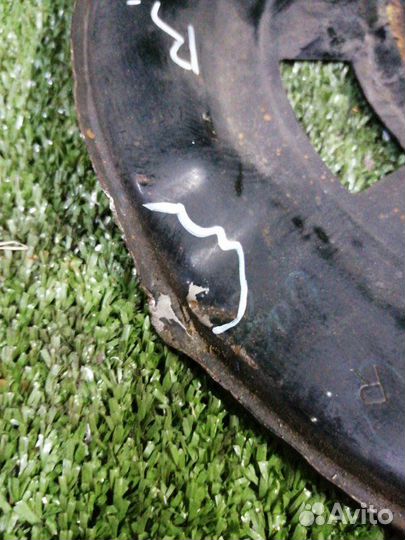 Кожух тормозного диска передний Toyota Rav4 ACA31