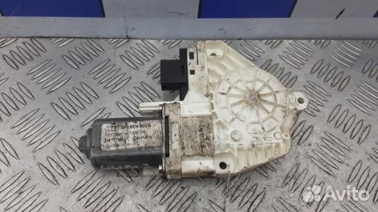 Моторчик стеклоподъемника переднего правого audi A