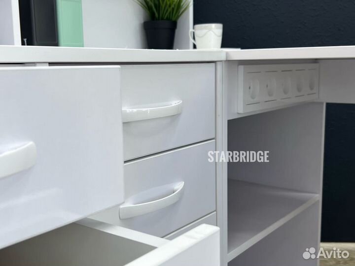 Стол для мастера маникюра