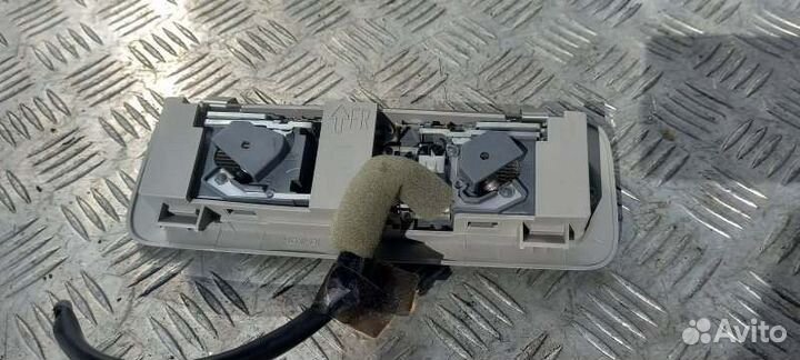 Фонарь салона (плафон) Nissan Xterra Ii