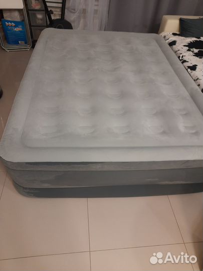 Надувная кровать двухспальная б/у Bestway