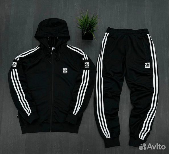 Спортивный костюм adidas