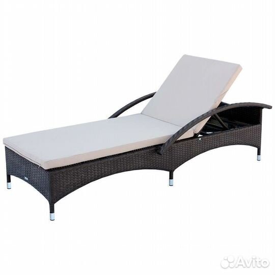 Шезлонг из ротанга